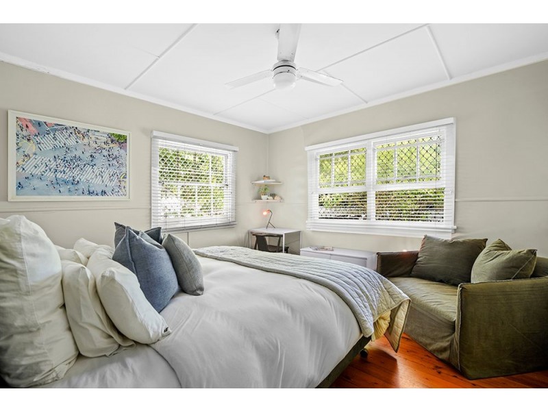 14 Harcourt Crescent, Southport QLD 4215