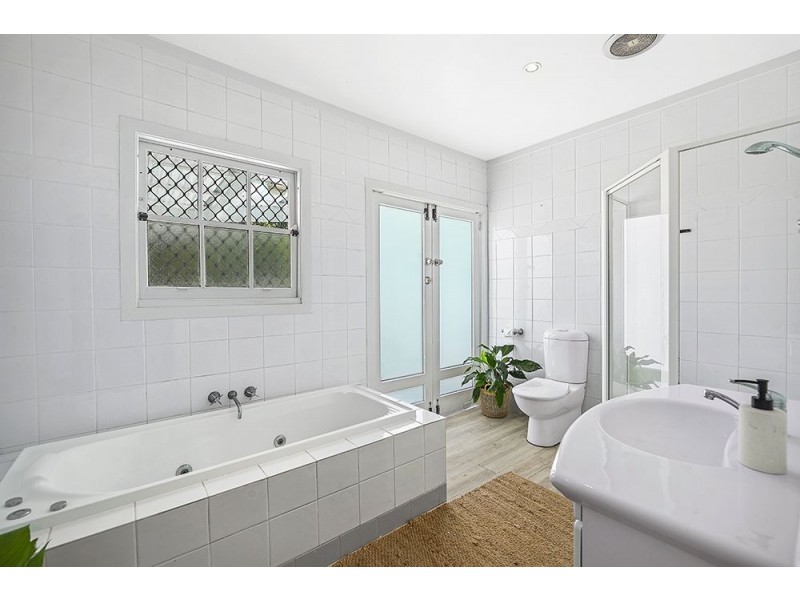 14 Harcourt Crescent, Southport QLD 4215