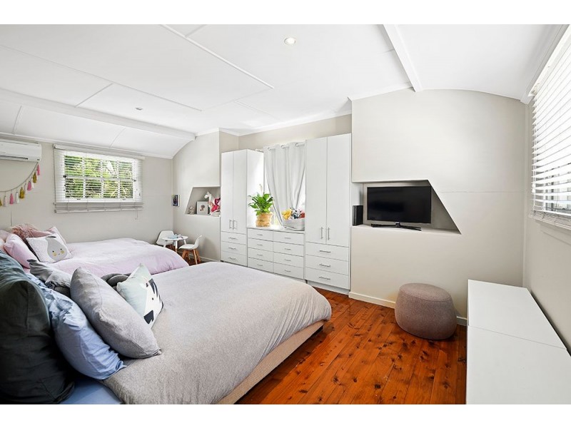 14 Harcourt Crescent, Southport QLD 4215