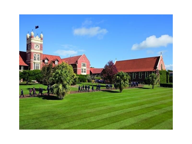 14 Harcourt Crescent, Southport QLD 4215