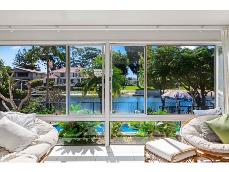 29 Park Avenue, Broadbeach Waters QLD 4218