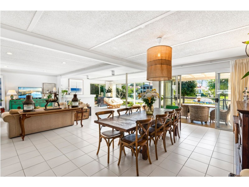 29 Park Avenue, Broadbeach Waters QLD 4218