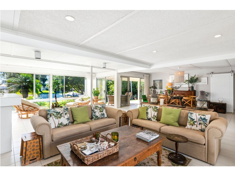 29 Park Avenue, Broadbeach Waters QLD 4218