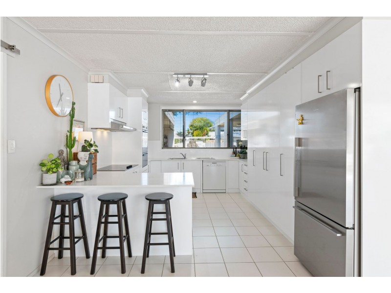 29 Park Avenue, Broadbeach Waters QLD 4218