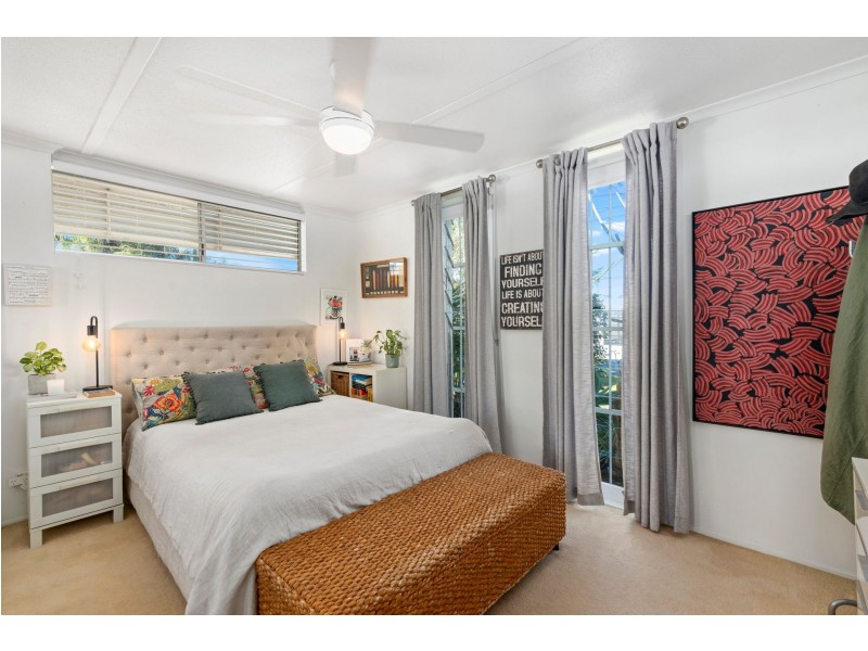 29 Park Avenue, Broadbeach Waters QLD 4218