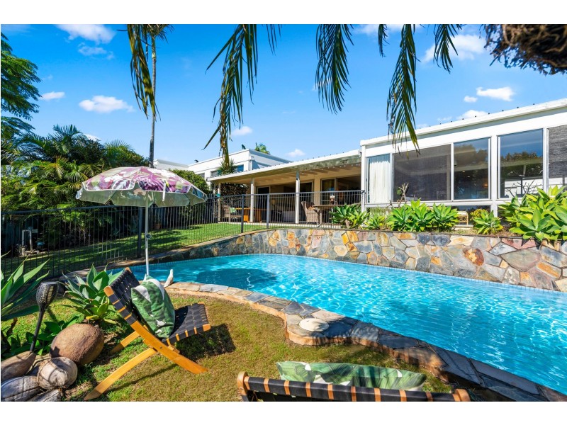 29 Park Avenue, Broadbeach Waters QLD 4218