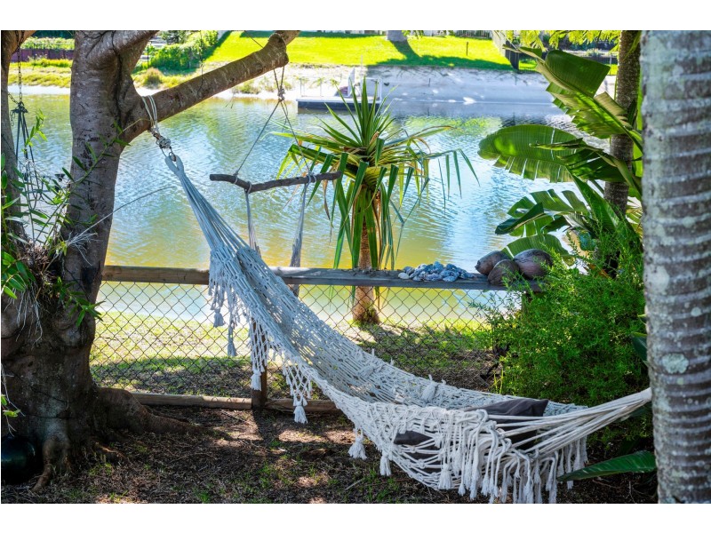 29 Park Avenue, Broadbeach Waters QLD 4218