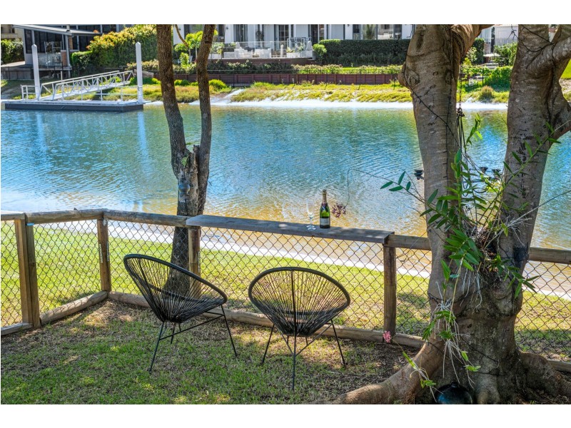 29 Park Avenue, Broadbeach Waters QLD 4218