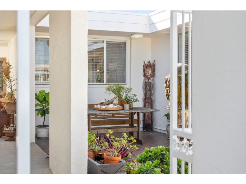 29 Park Avenue, Broadbeach Waters QLD 4218