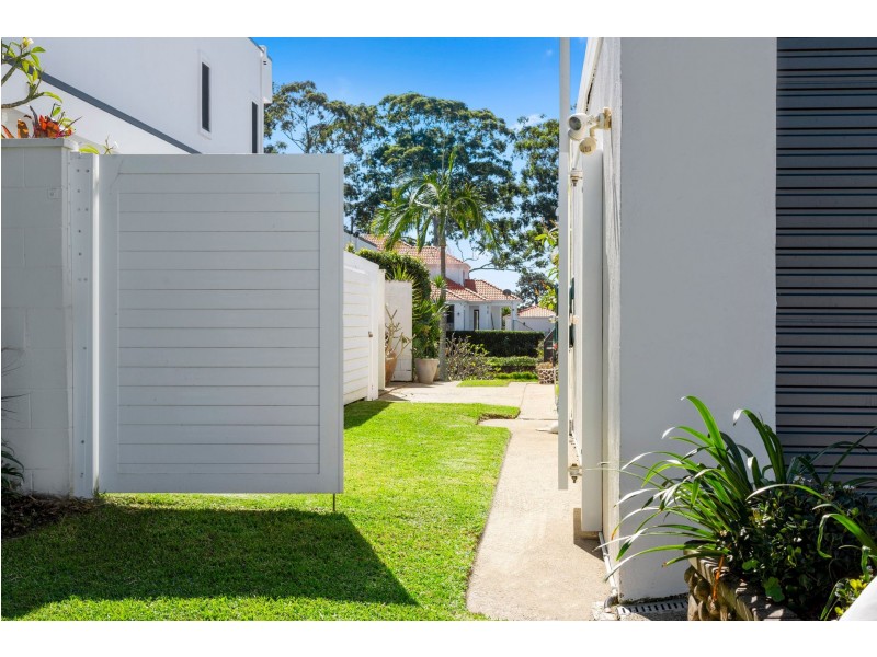 29 Park Avenue, Broadbeach Waters QLD 4218