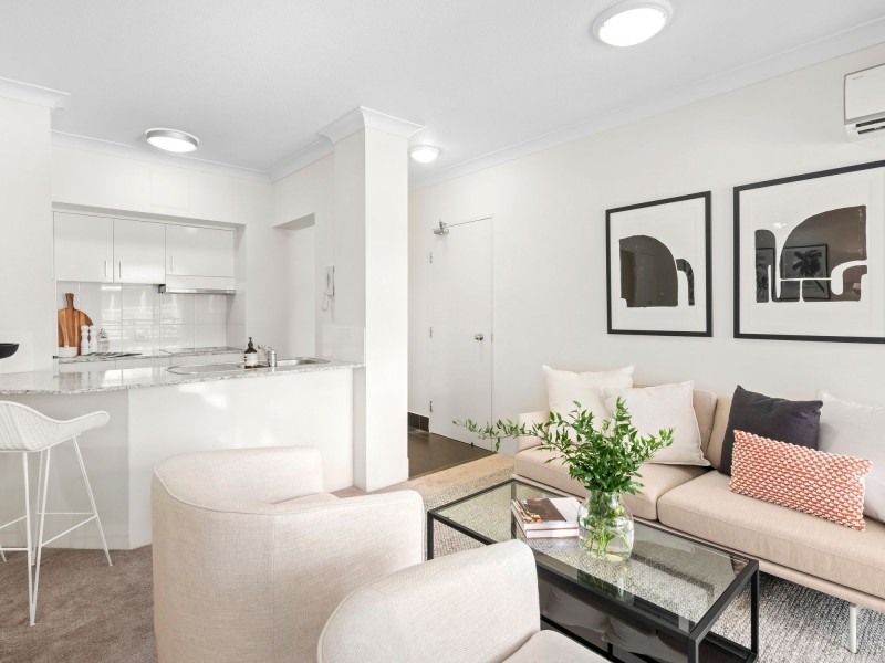 39/11-17 Philip Avenue, Broadbeach QLD 4218