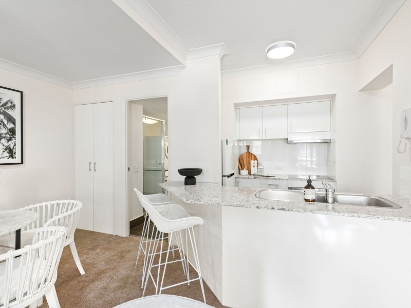 39/11-17 Philip Avenue, Broadbeach QLD 4218