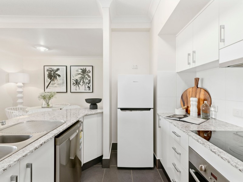 39/11-17 Philip Avenue, Broadbeach QLD 4218