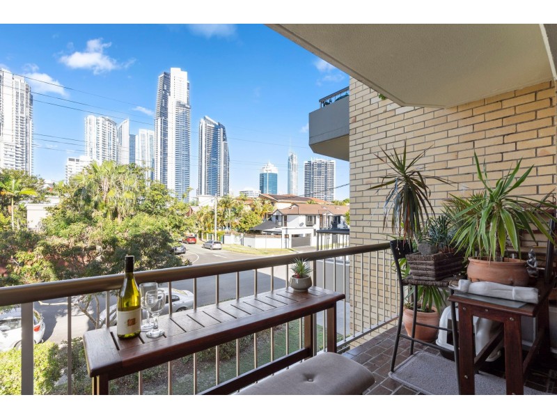 8/26 Stanhill Drive, Chevron Island QLD 4217