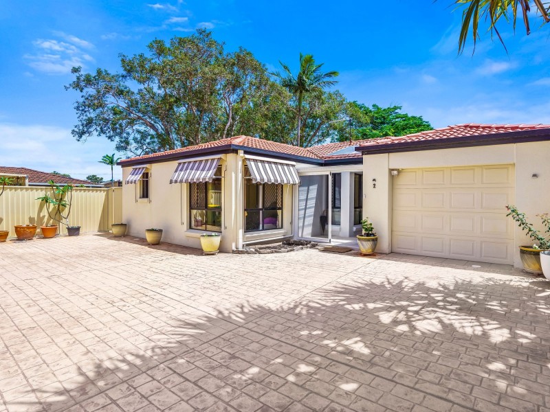 2/10 Alkira Avenue, Palm Beach QLD 4221