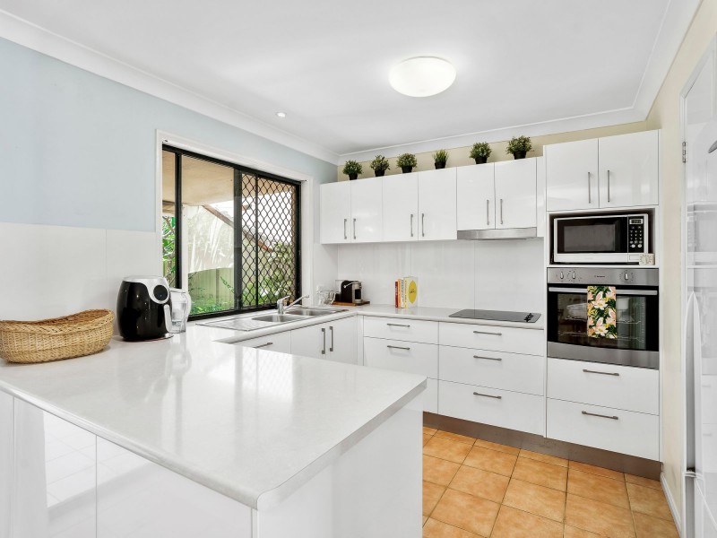 2/10 Alkira Avenue, Palm Beach QLD 4221