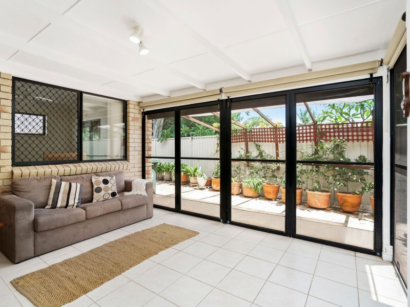 2/10 Alkira Avenue, Palm Beach QLD 4221