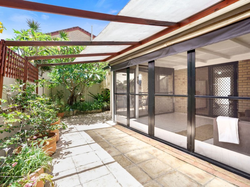 2/10 Alkira Avenue, Palm Beach QLD 4221