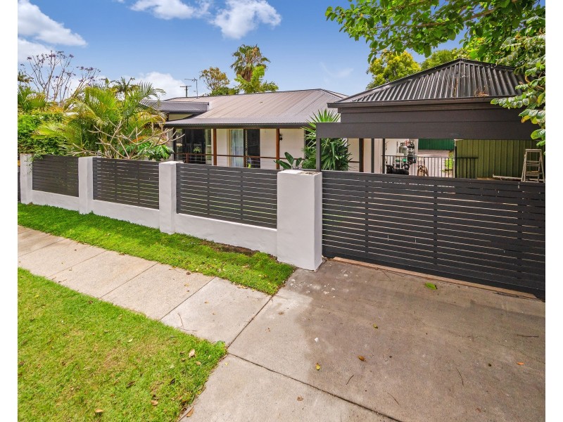 43 Ocean Street, Runaway Bay QLD 4216