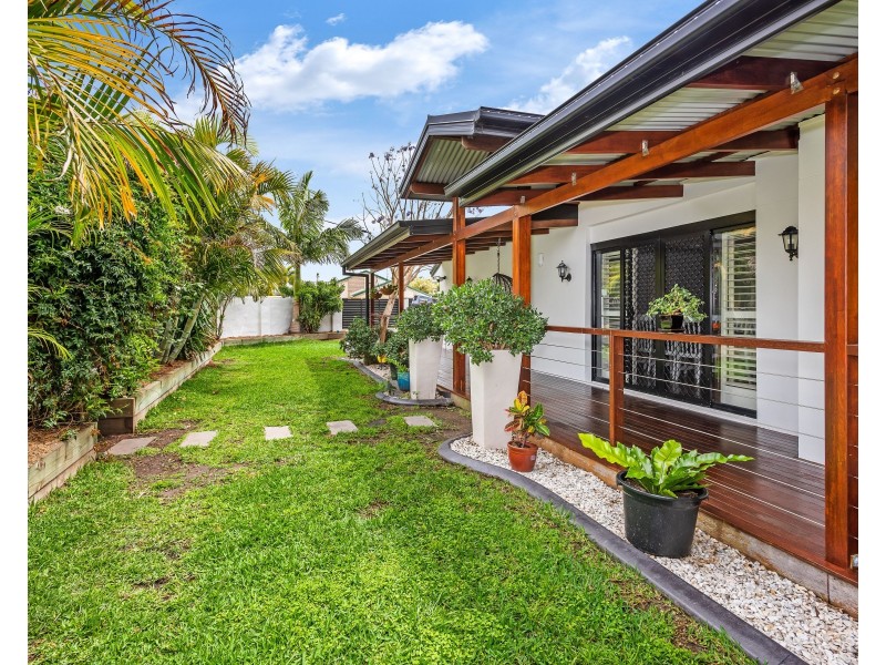 43 Ocean Street, Runaway Bay QLD 4216