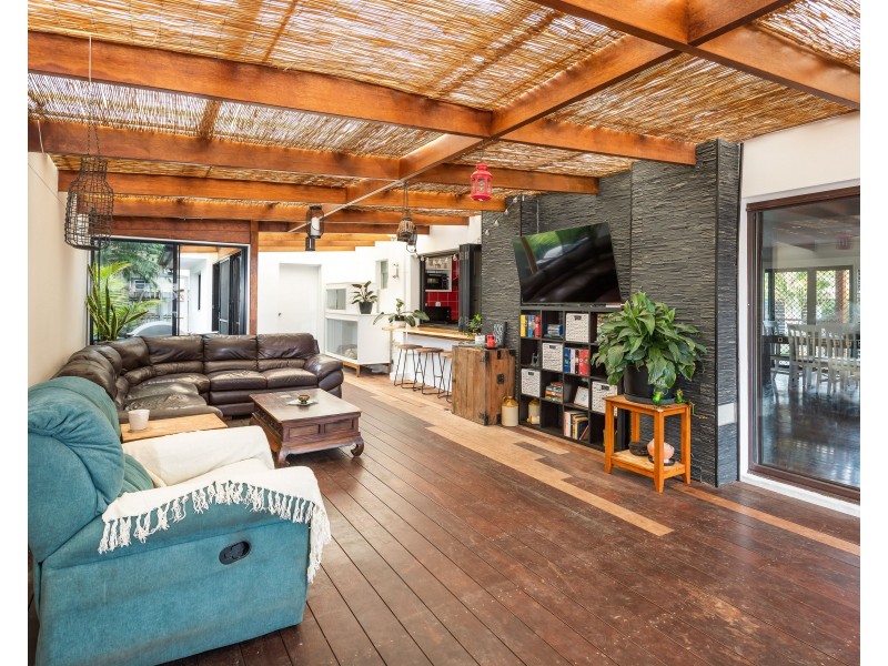 43 Ocean Street, Runaway Bay QLD 4216