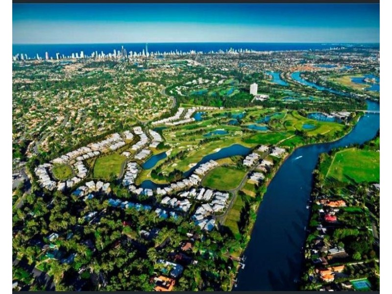 10011 The Boulevard Lane, Benowa QLD 4217