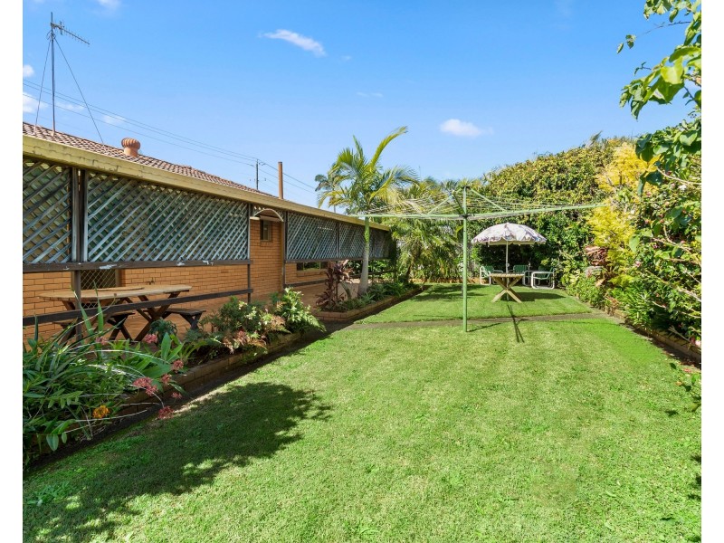 219 Mallawa Drive, Palm Beach QLD 4221