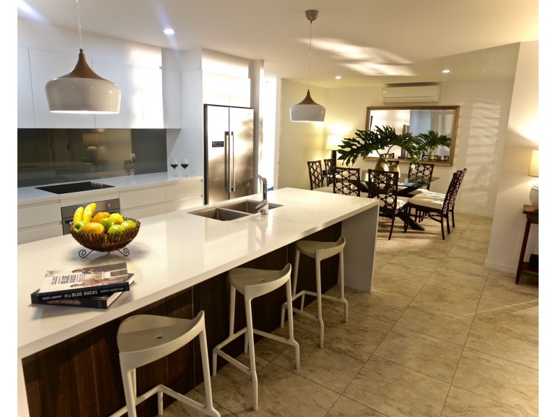 36 Sunshine Boulevard, Broadbeach Waters QLD 4218