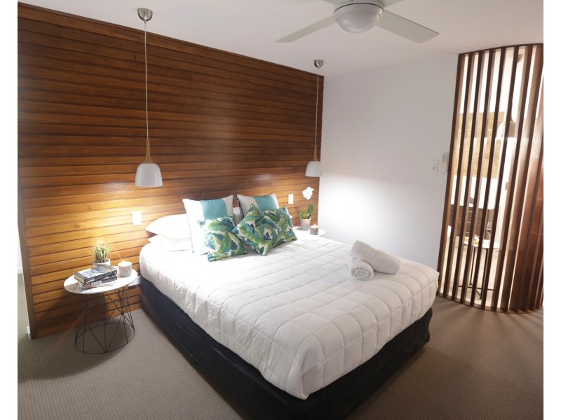 36 Sunshine Boulevard, Broadbeach Waters QLD 4218