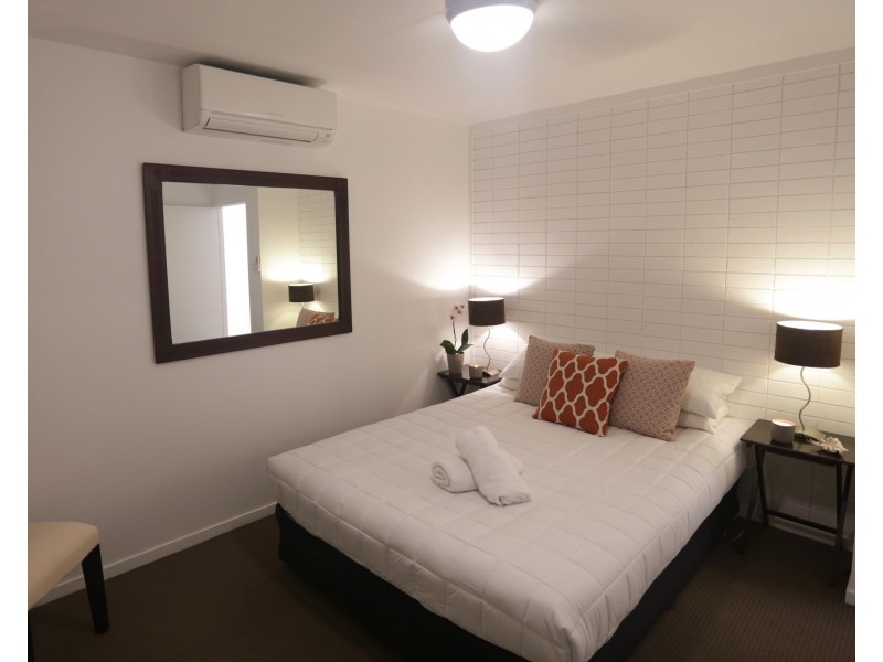 36 Sunshine Boulevard, Broadbeach Waters QLD 4218