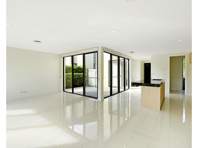 916 Medinah Avenue, Robina QLD 4226