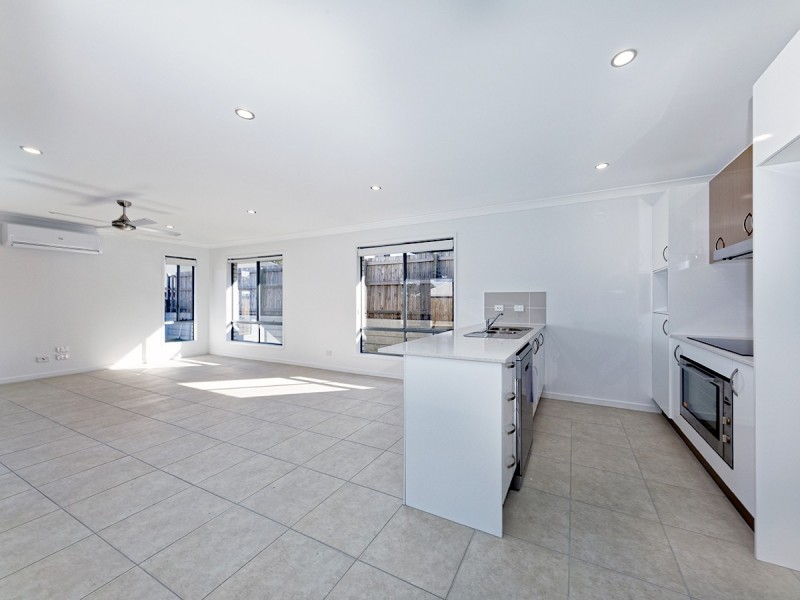 38 Woodline Drive, Spring Mountain QLD 4124