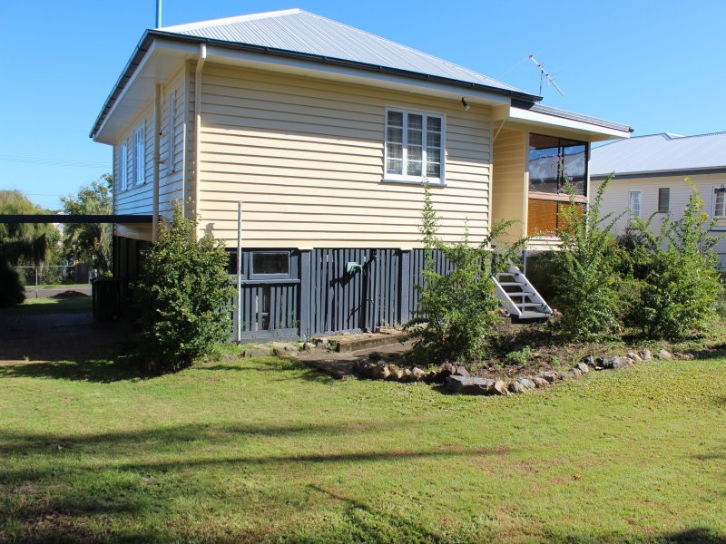 26 Pemberton, Booval QLD 4304