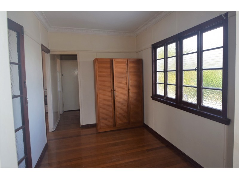 26 Pemberton Street, Booval QLD 4304