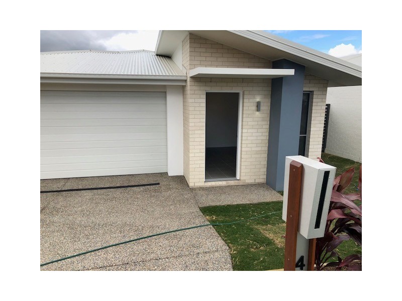 4 Chambers Ridge Boulevard, Park Ridge QLD 4125