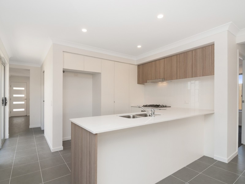 4 Chambers Ridge Boulevard, Park Ridge QLD 4125