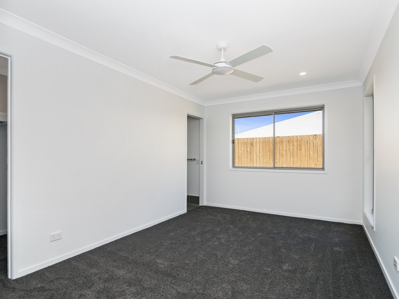 4 Chambers Ridge Boulevard, Park Ridge QLD 4125