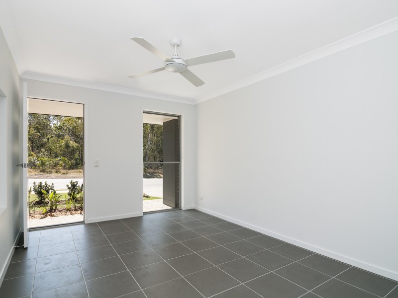 4 Chambers Ridge Boulevard, Park Ridge QLD 4125
