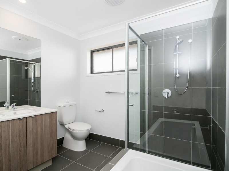 4 Chambers Ridge Boulevard, Park Ridge QLD 4125
