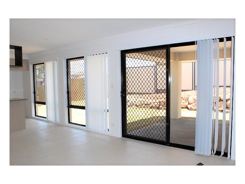 36 Lakeview Place, Springfield Lakes QLD 4300