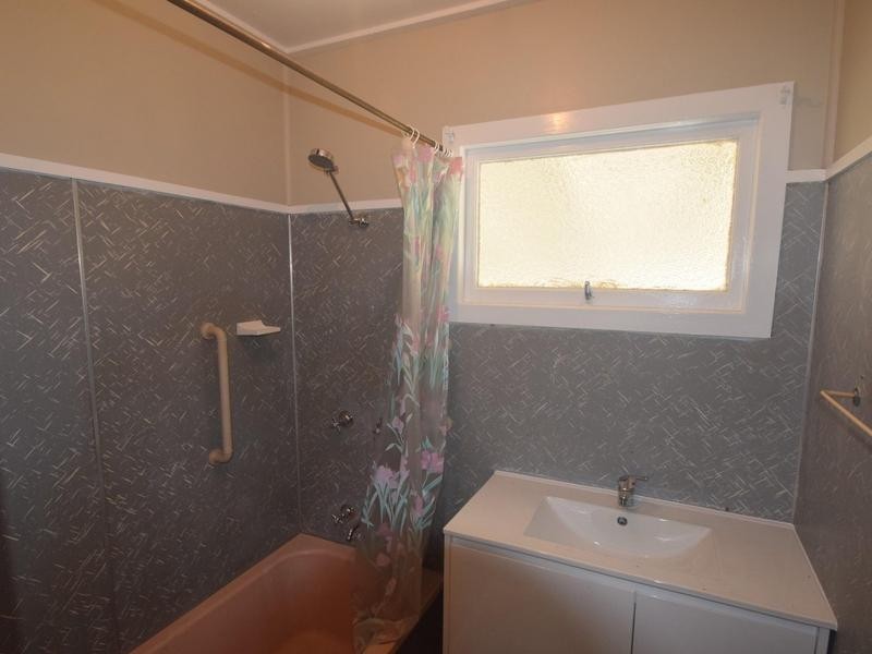 18 Alice Street, Blackstone QLD 4304