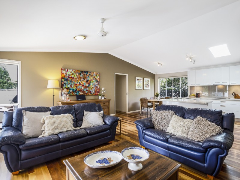 11 River Park Place, Fig Tree Pocket QLD 4069