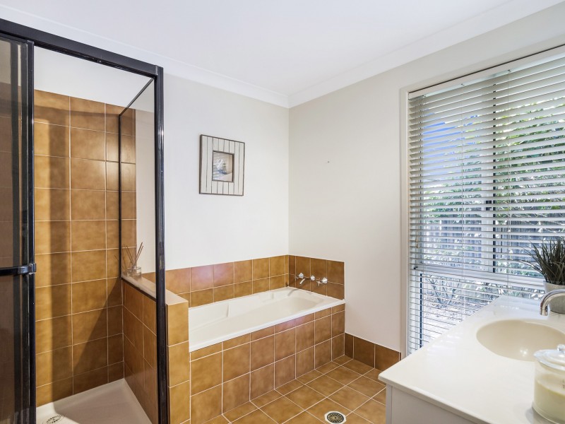 11 River Park Place, Fig Tree Pocket QLD 4069