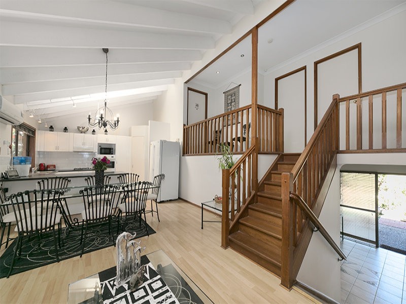 5 Bynoe Close, Chapel Hill QLD 4069