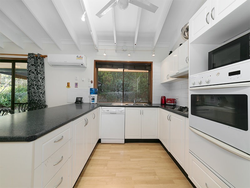 5 Bynoe Close, Chapel Hill QLD 4069