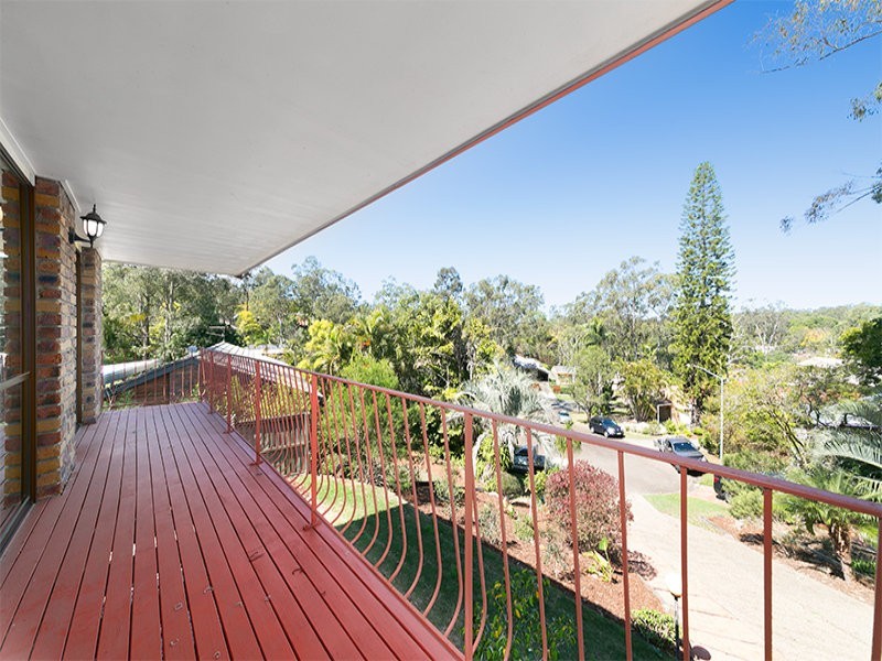 5 Bynoe Close, Chapel Hill QLD 4069