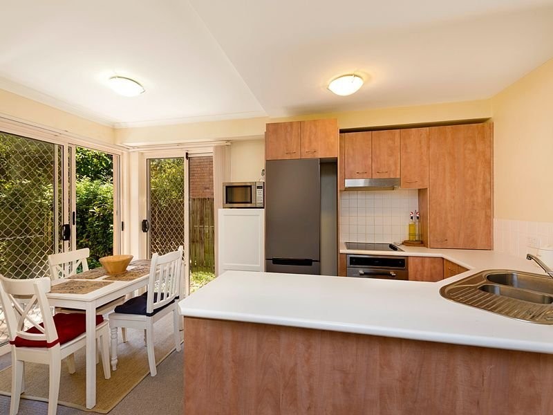 4/140 Carmody Road, St Lucia QLD 4067