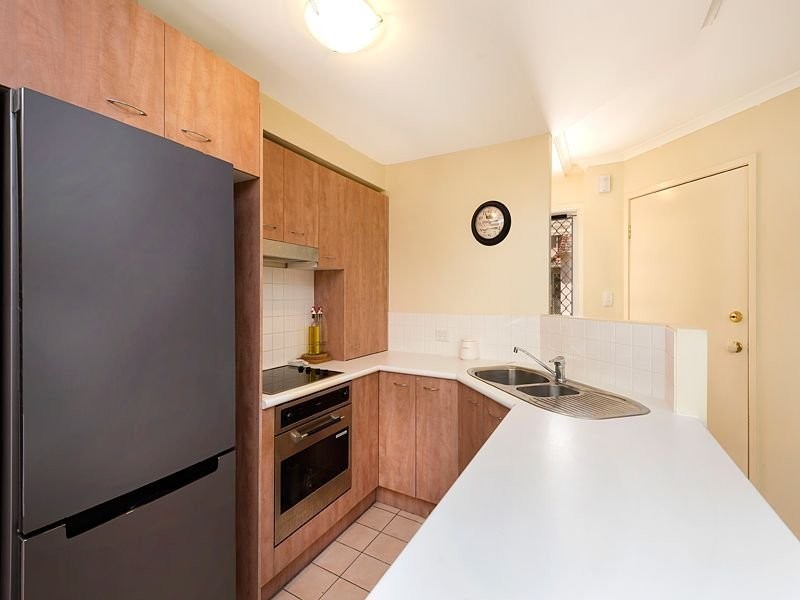 4/140 Carmody Road, St Lucia QLD 4067