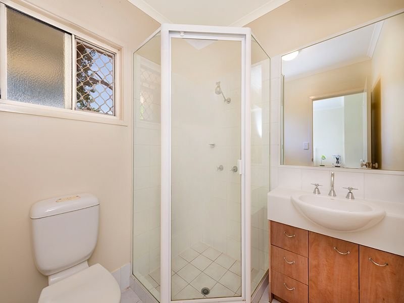 4/140 Carmody Road, St Lucia QLD 4067