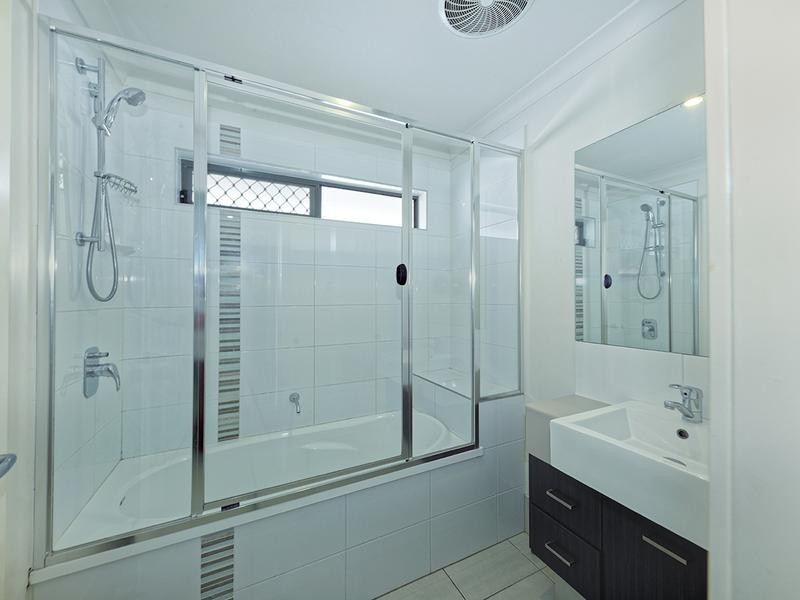 1/8 Jillaine Street, Everton Hills QLD 4053